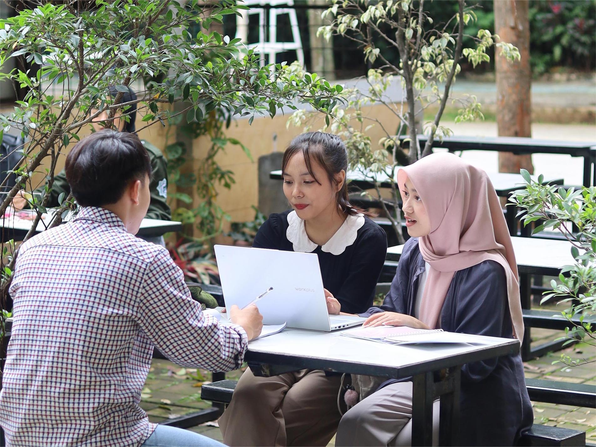 Ingin Jadi Mahasiswa Hebat? Ini Manfaat Punya Pengalaman Organisasi Kuat!